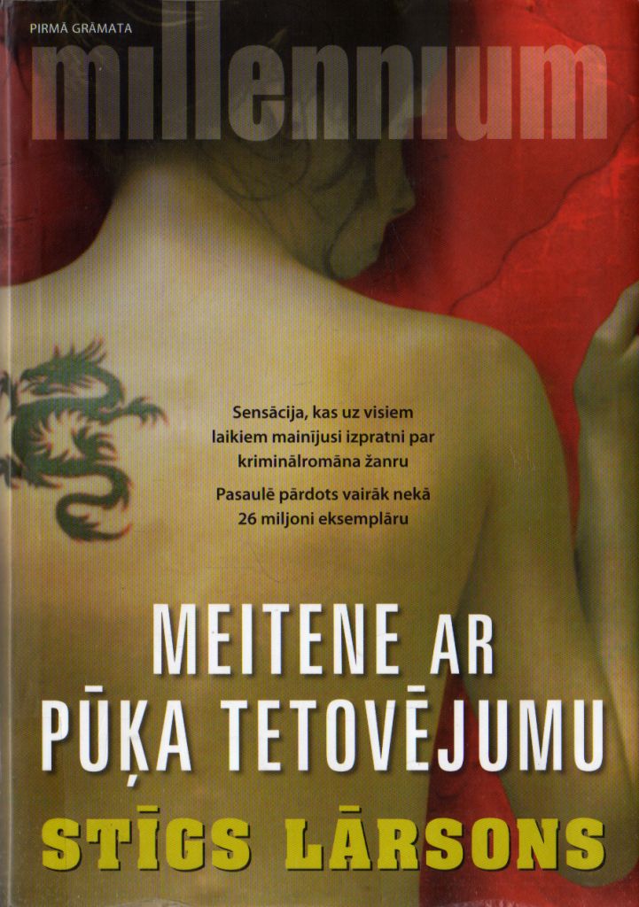 Meitene ar pūķa tetovējumu